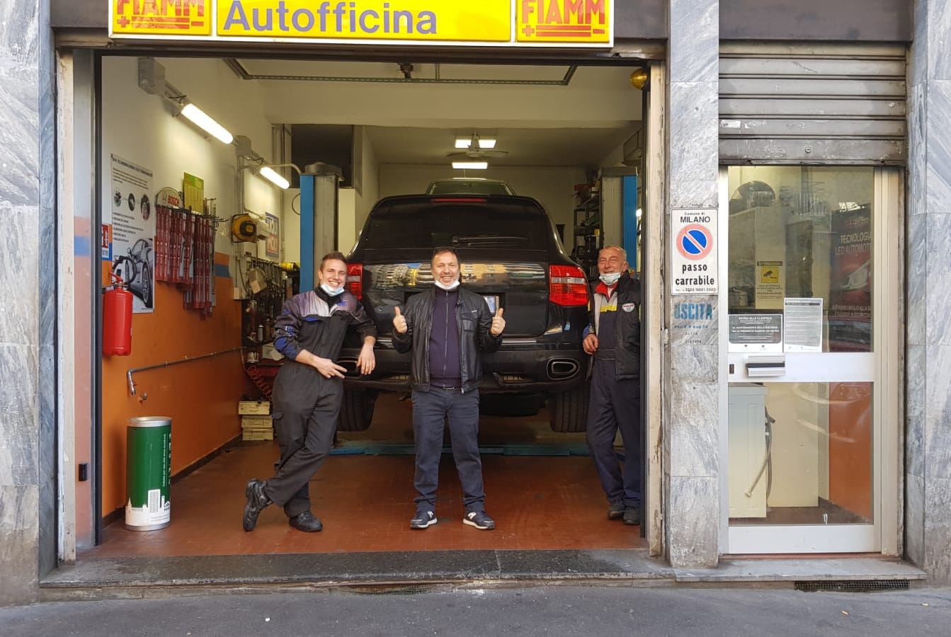 Andrea Vallese e il team dell'officina Fiat di Milano